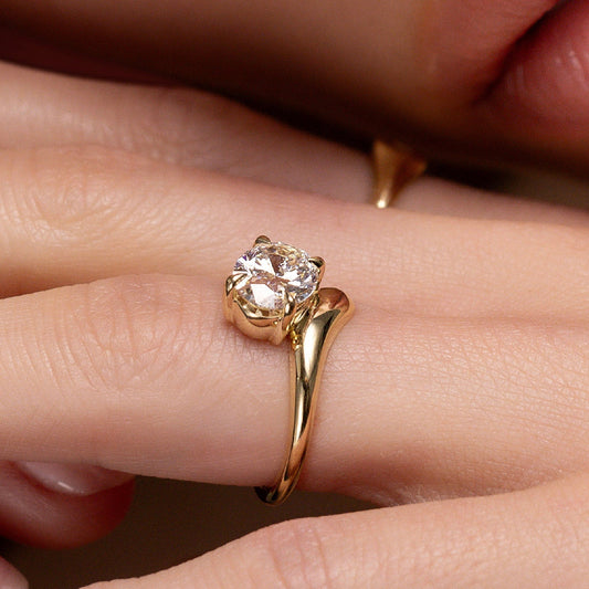 2 CT Oval: Solitaire Twisted Band Lab Grown Diamond Engagement Ring