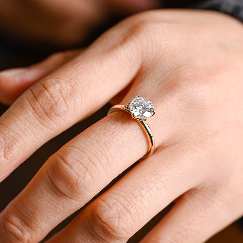 Stunning 0.5 - 1.5 CT Round Moissanite Engagement Ring With Solitaire Design 6