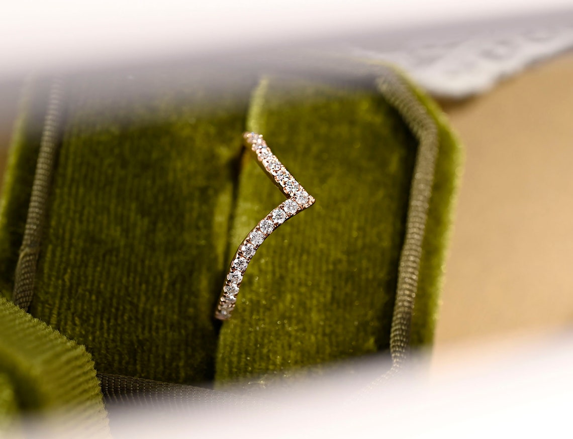 0.3 TCW Round Curved Lab Grown Diamond Wedding Band