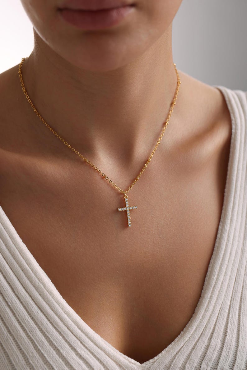 0.6 TCW Round Cut Cross Moissanite Pendant Necklace
