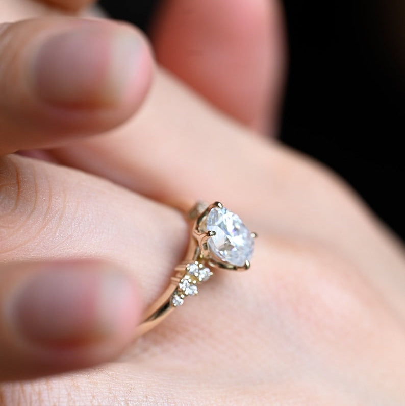 Stunning 1.0 - 2.0 CT Oval Moissanite Engagement Ring with Cluster Design 5