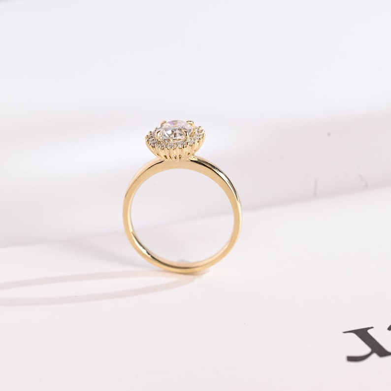 Stunning 1.0 - 2.0 CT Oval Moissanite Engagement Ring with Halo Design 8
