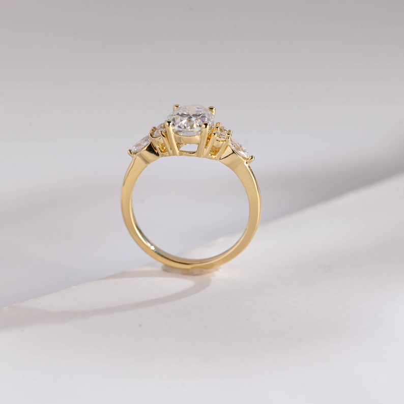 Stunning 1.0 - 2.0 CT Oval Moissanite Engagement Ring with Cluster Design 3