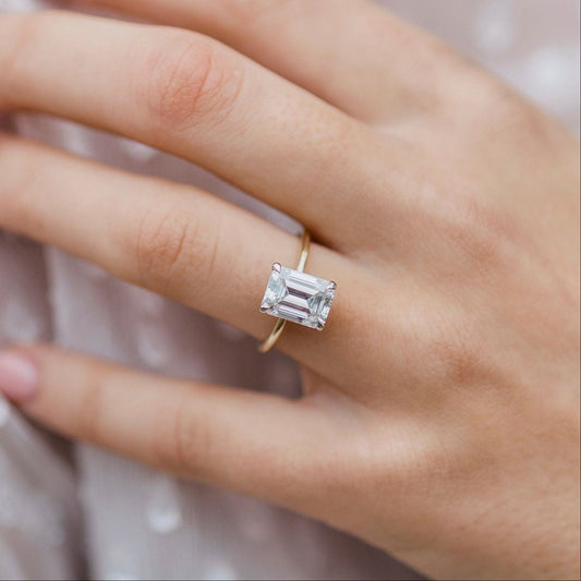 2.6 CT Emerald Solitaire Moissanite Engagement Ring