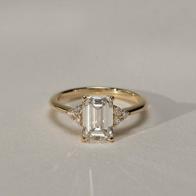 CUJ046