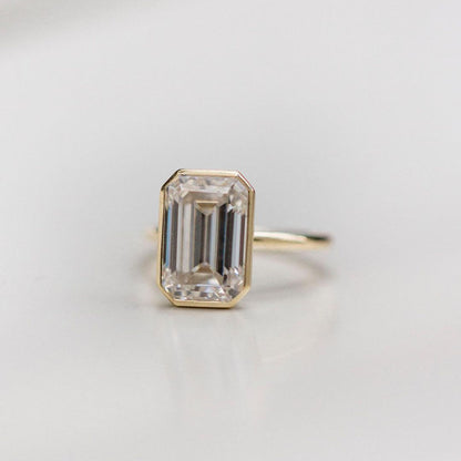 4.9 CT Emerald Solitaire Moissanite Engagement Ring