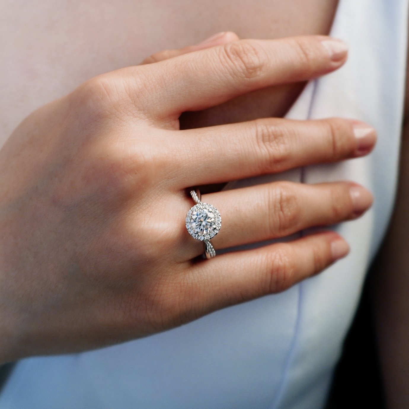 1.0 CT Round Shaped Moissanite Halo Engagement Ring