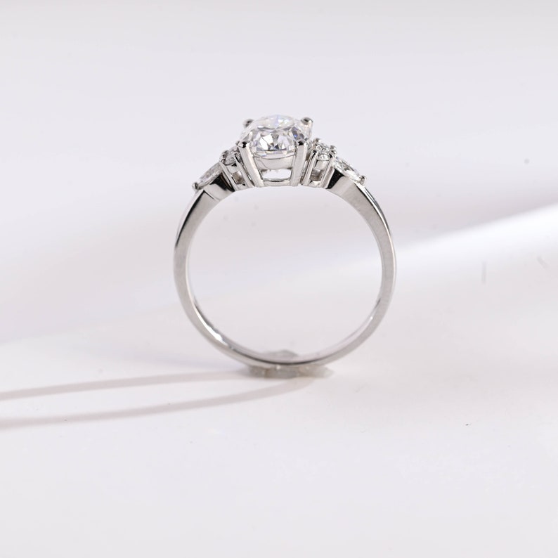 Stunning 1.0 - 2.0 CT Oval Moissanite Engagement Ring with Cluster Design 10