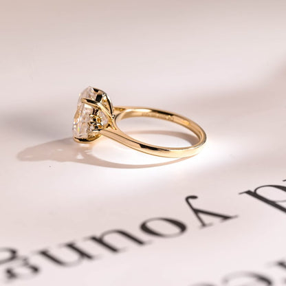 Stunning 1.0 - 2.0 CT Oval Moissanite Engagement Ring with Cluster Design 10