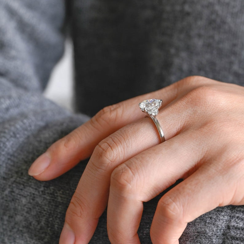 Stunning 1.0 - 2.0 CT Pear Moissanite Engagement Ring with Cluster Design 2