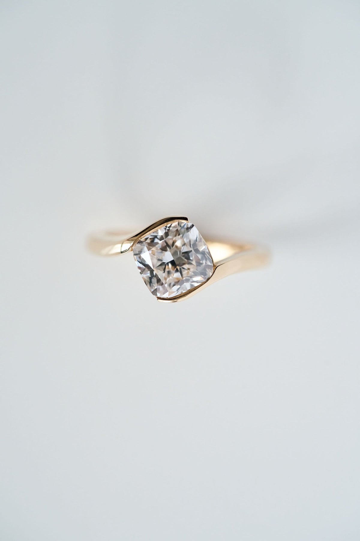 3.0 CT Elongated Cushion Solitaire Lab Grown Diamond Engagement Ringt