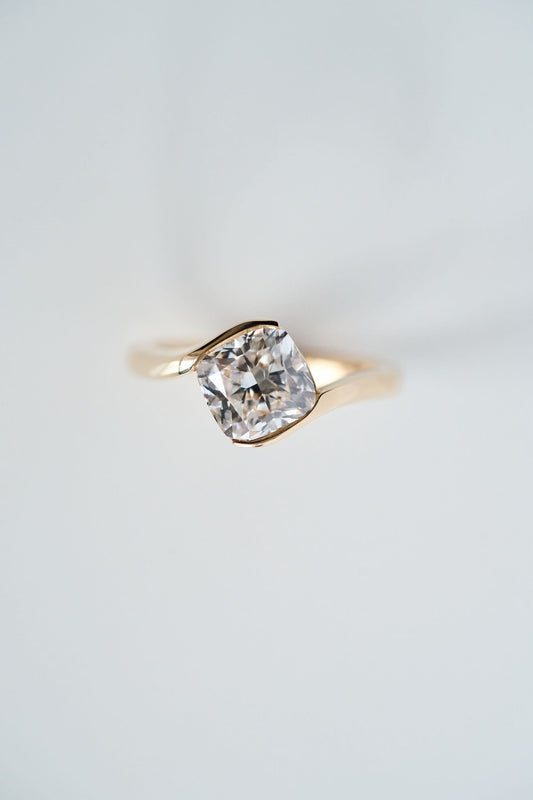 3.0 CT Elongated Cushion Solitaire Lab Grown Diamond Engagement Ringt
