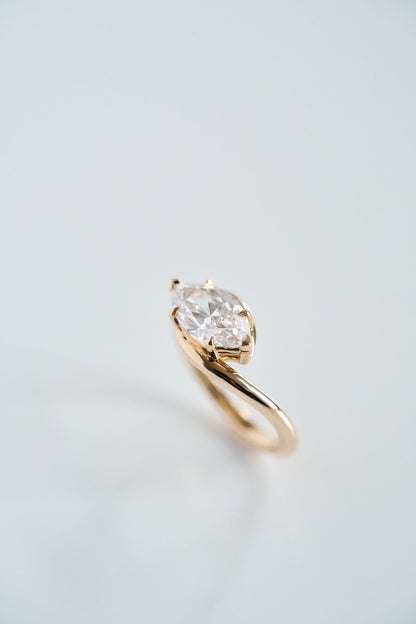 3.0 CT Elongated Cushion Solitaire Lab Grown Diamond Engagement Ringt