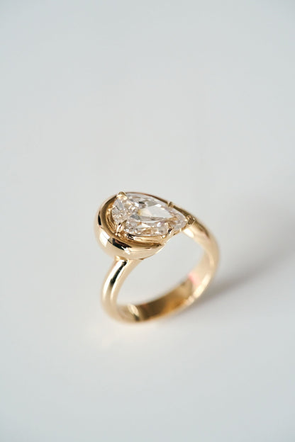 3.0 CT Elongated Cushion Solitaire Lab Grown Diamond Engagement Ringt