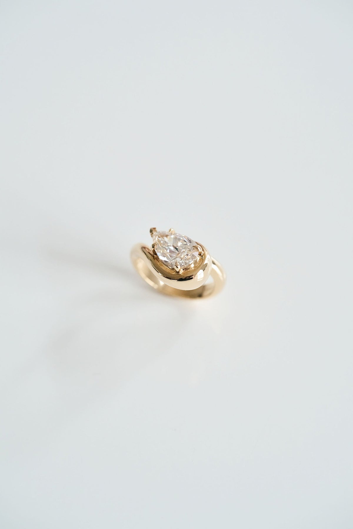 3.0 CT Elongated Cushion Solitaire Lab Grown Diamond Engagement Ringt