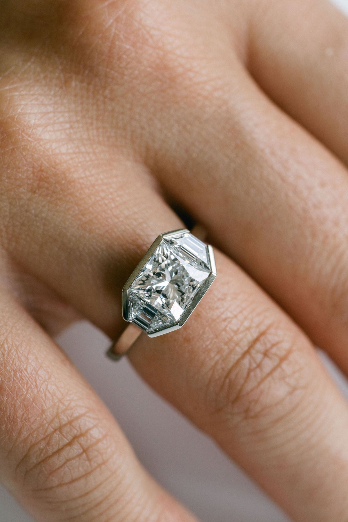 3.0 CT Elongated Cushion Solitaire Lab Grown Diamond Engagement Ringt