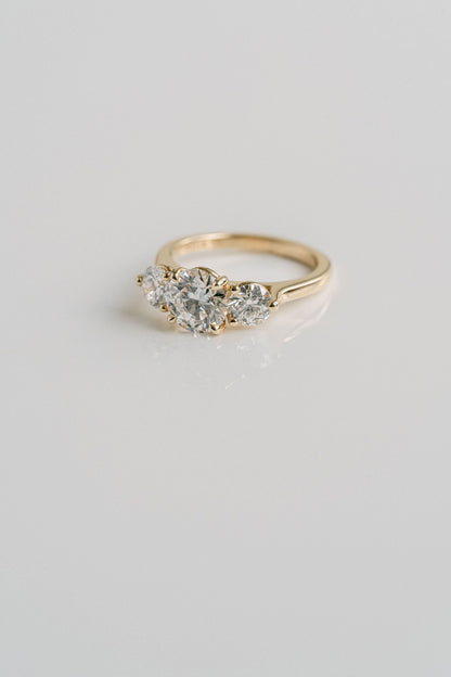 3.0 CT Elongated Cushion Solitaire Lab Grown Diamond Engagement Ringt