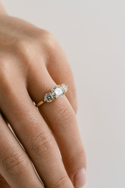3.0 CT Elongated Cushion Solitaire Lab Grown Diamond Engagement Ringt