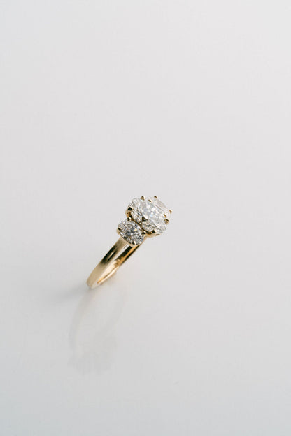 3.0 CT Elongated Cushion Solitaire Lab Grown Diamond Engagement Ringt
