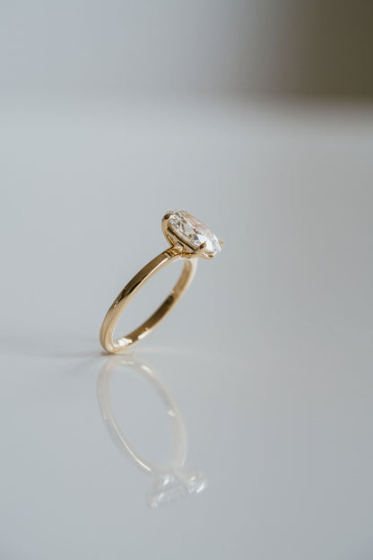 3.0 CT Elongated Cushion Solitaire Lab Grown Diamond Engagement Ringt