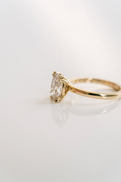 3.0 CT Elongated Cushion Solitaire Lab Grown Diamond Engagement Ringt