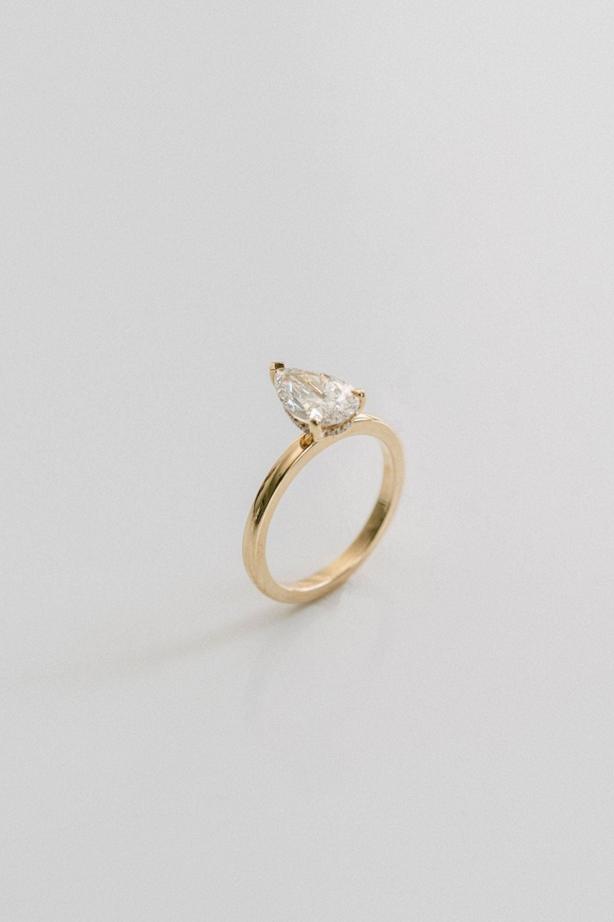 3.0 CT Elongated Cushion Solitaire Lab Grown Diamond Engagement Ringt