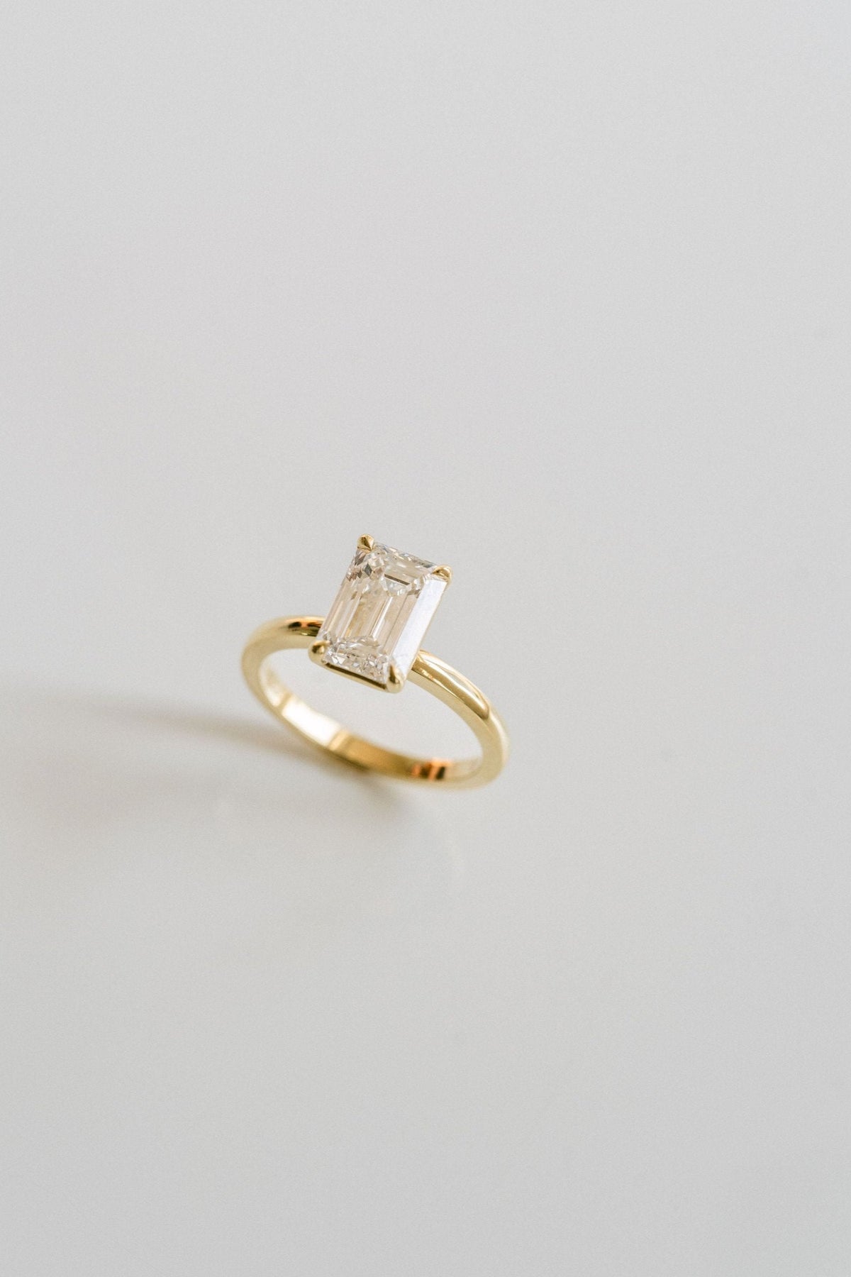3.0 CT Elongated Cushion Solitaire Lab Grown Diamond Engagement Ringt
