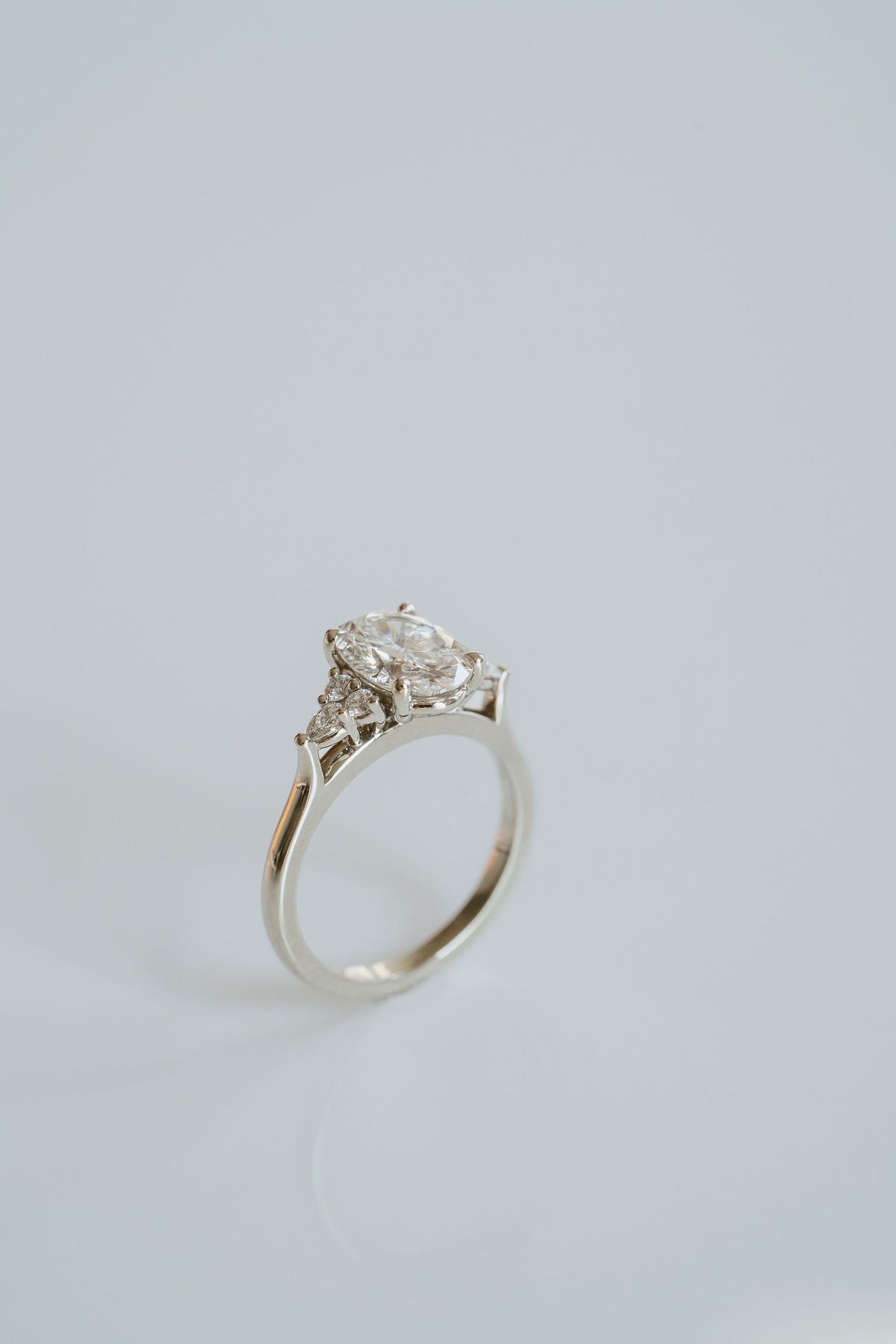 3.0 CT Elongated Cushion Solitaire Lab Grown Diamond Engagement Ringt