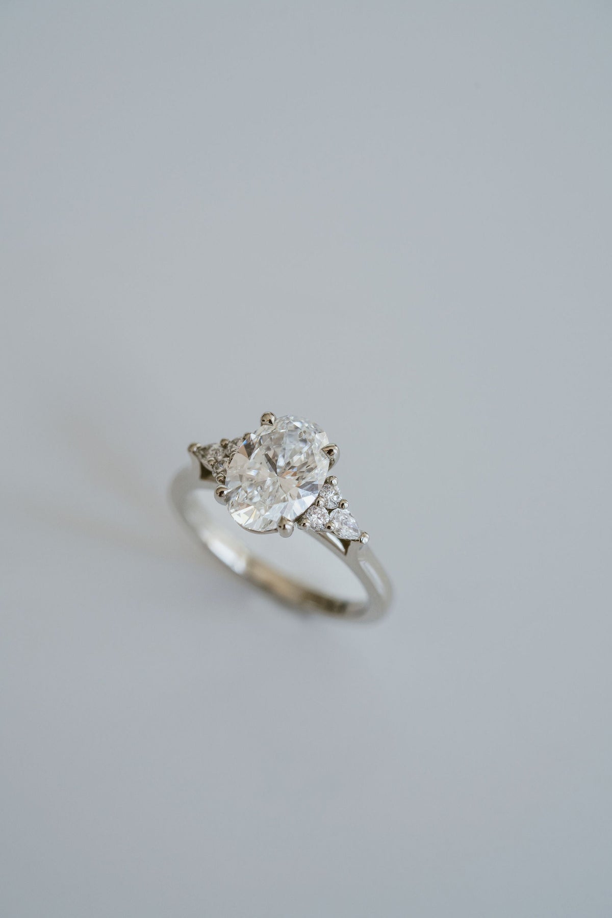 3.0 CT Elongated Cushion Solitaire Lab Grown Diamond Engagement Ringt