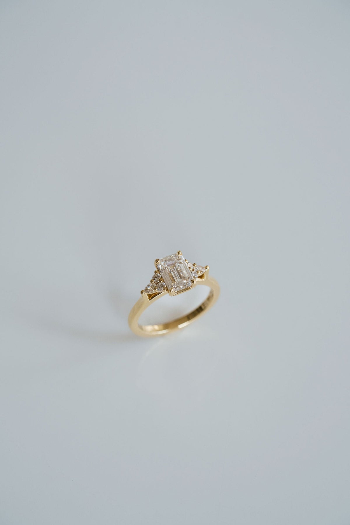 3.0 CT Elongated Cushion Solitaire Lab Grown Diamond Engagement Ringt