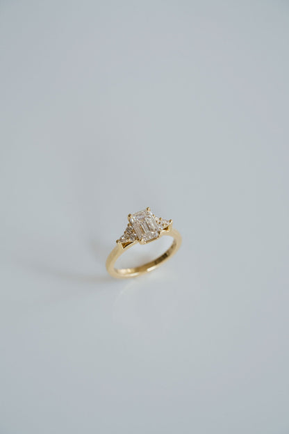 3.0 CT Elongated Cushion Solitaire Lab Grown Diamond Engagement Ringt