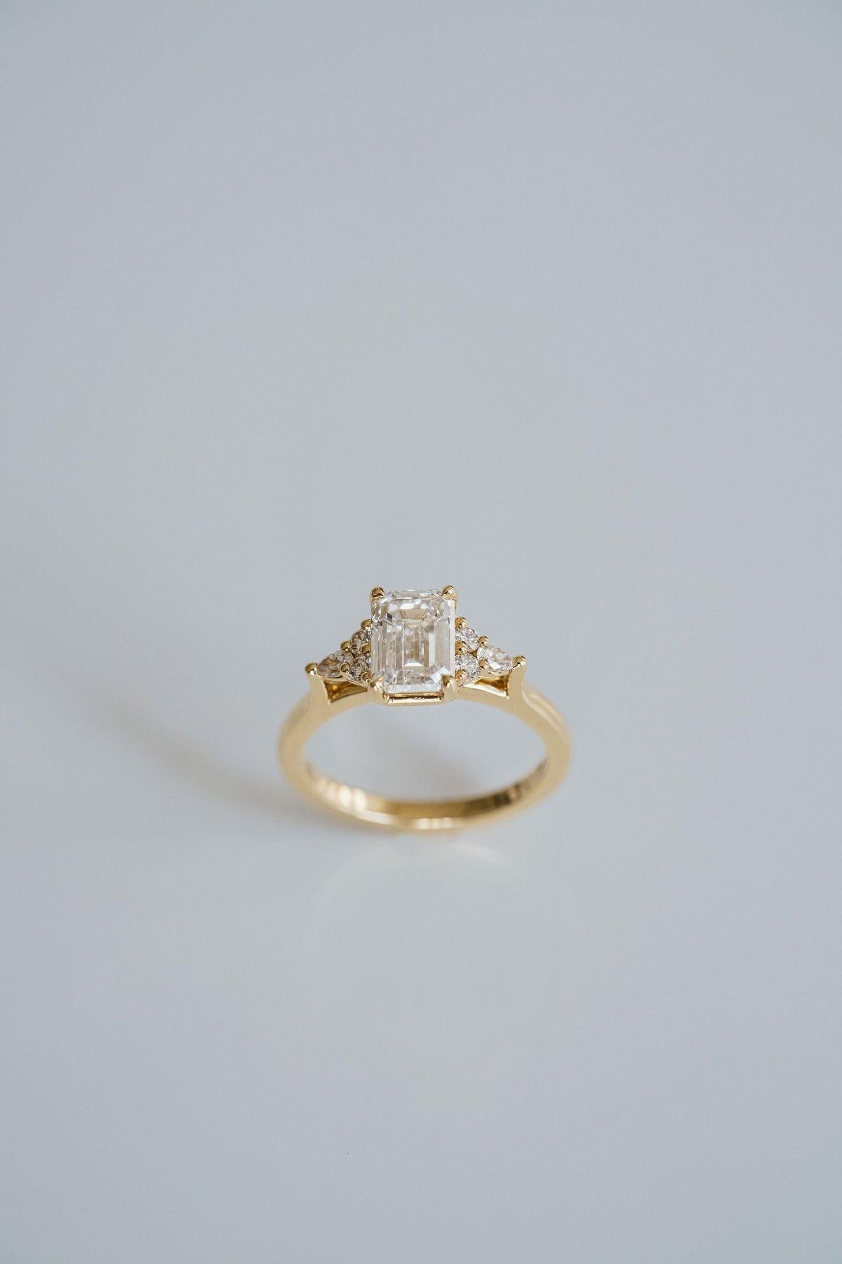 3.0 CT Elongated Cushion Solitaire Lab Grown Diamond Engagement Ringt