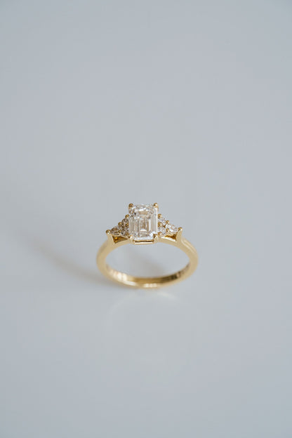 3.0 CT Elongated Cushion Solitaire Lab Grown Diamond Engagement Ringt