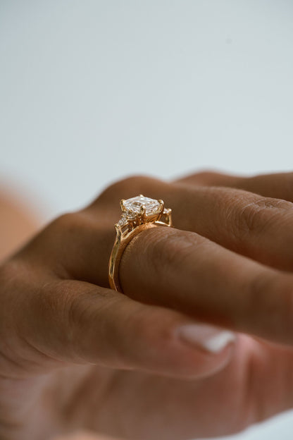 3.0 CT Elongated Cushion Solitaire Lab Grown Diamond Engagement Ringt