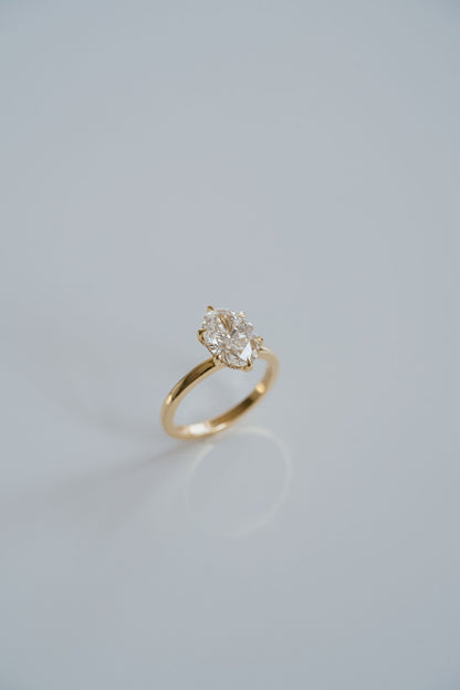 3.0 CT Elongated Cushion Solitaire Lab Grown Diamond Engagement Ringt