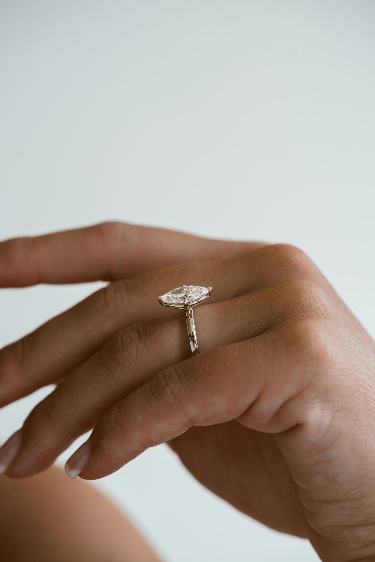 3.0 CT Elongated Cushion Solitaire Lab Grown Diamond Engagement Ringt