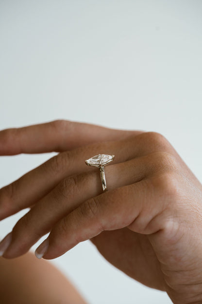 3.0 CT Elongated Cushion Solitaire Lab Grown Diamond Engagement Ringt