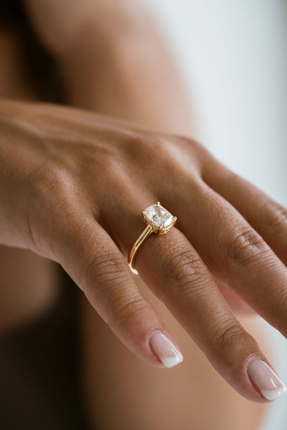 3.0 CT Elongated Cushion Solitaire Lab Grown Diamond Engagement Ringt