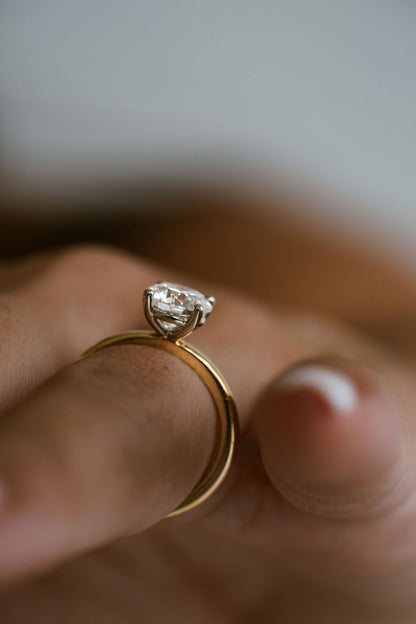 3.0 CT Elongated Cushion Solitaire Lab Grown Diamond Engagement Ringt