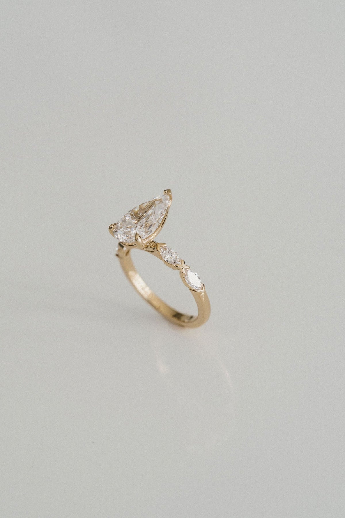 3.0 CT Elongated Cushion Solitaire Lab Grown Diamond Engagement Ringt
