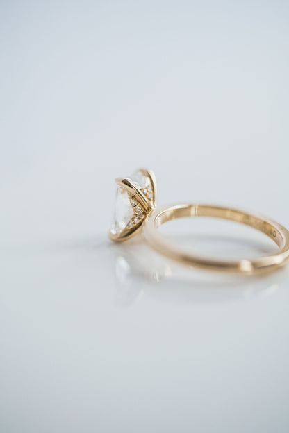 3.0 CT Elongated Cushion Solitaire Lab Grown Diamond Engagement Ringt