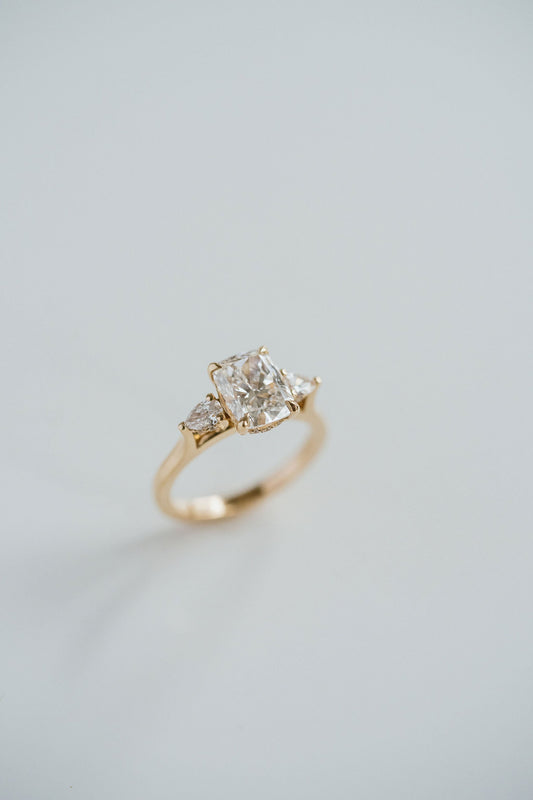 3.0 CT Elongated Cushion Solitaire Lab Grown Diamond Engagement Ringt