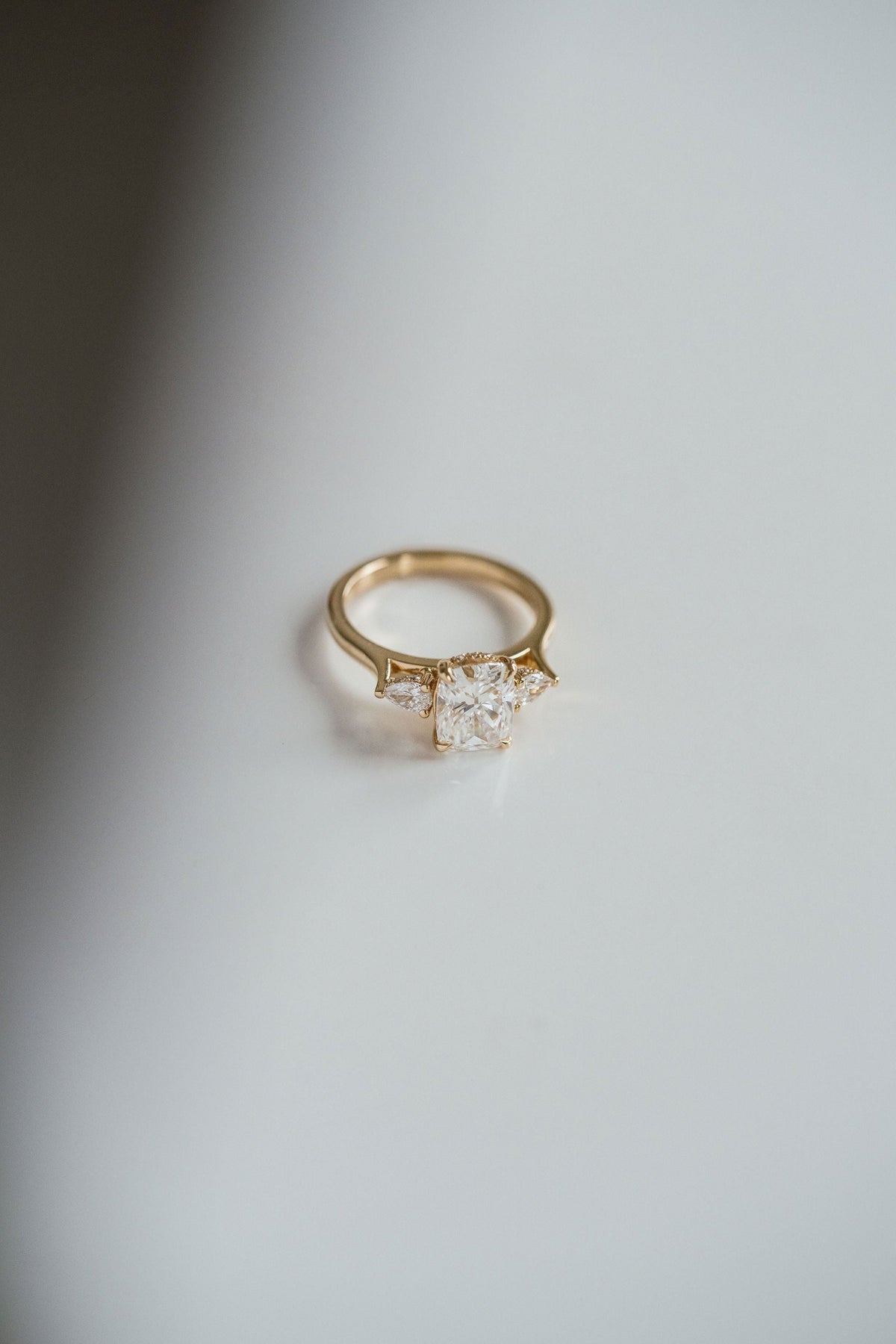 3.0 CT Elongated Cushion Solitaire Lab Grown Diamond Engagement Ringt