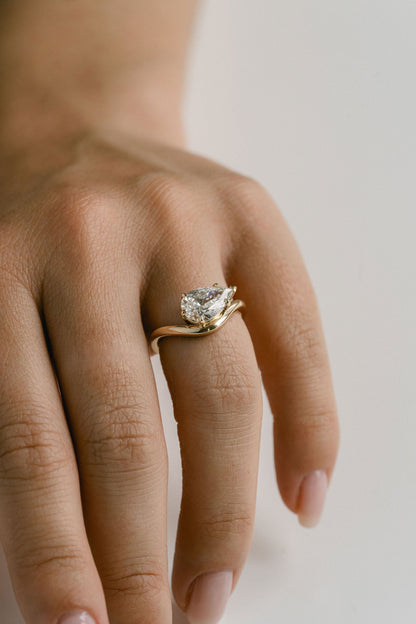 3.0 CT Elongated Cushion Solitaire Lab Grown Diamond Engagement Ringt