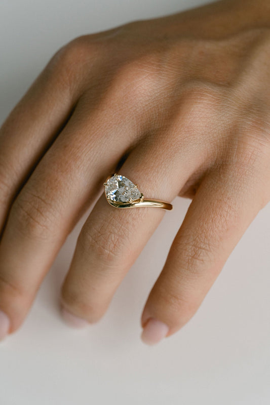 3.0 CT Elongated Cushion Solitaire Lab Grown Diamond Engagement Ringt