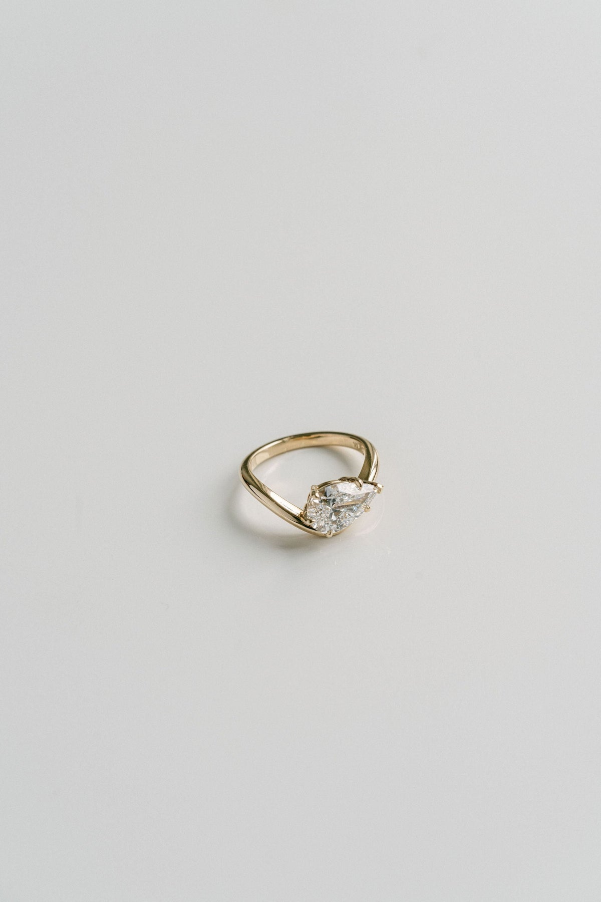 3.0 CT Elongated Cushion Solitaire Lab Grown Diamond Engagement Ringt