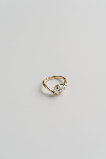 3.0 CT Elongated Cushion Solitaire Lab Grown Diamond Engagement Ringt