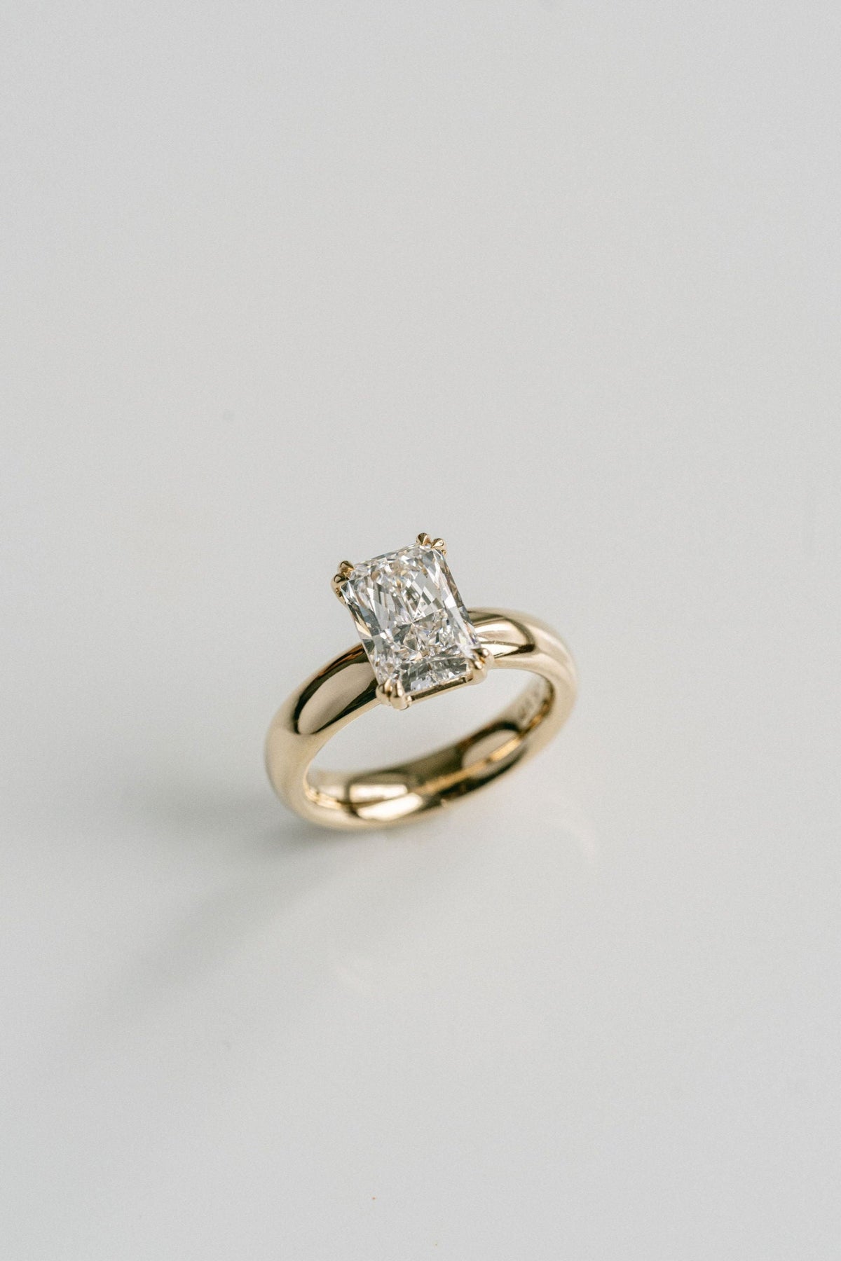 3.0 CT Elongated Cushion Solitaire Lab Grown Diamond Engagement Ringt