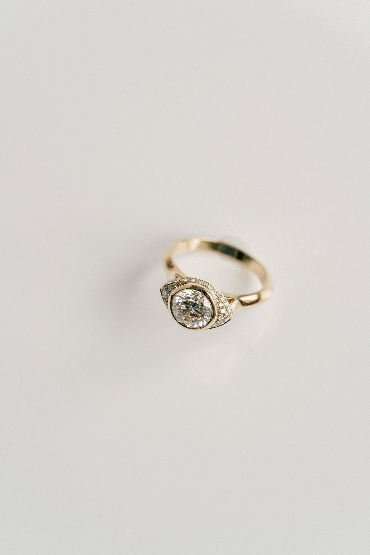 3.0 CT Elongated Cushion Solitaire Lab Grown Diamond Engagement Ringt