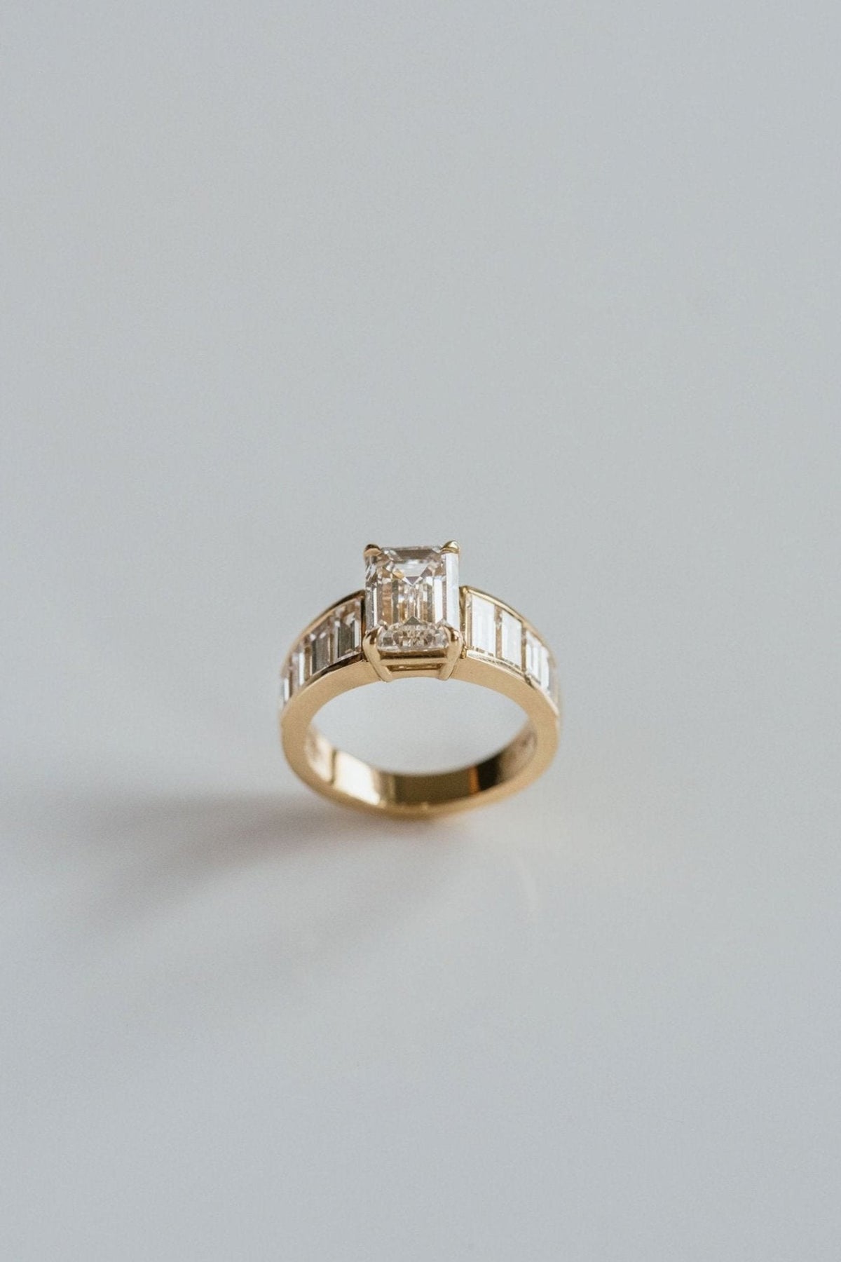 3.0 CT Elongated Cushion Solitaire Lab Grown Diamond Engagement Ringt